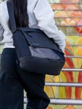 Tumbuk 2 Black Crossbody Messenger Bag Unisex - Casual Everyday Carry Laptop Bag